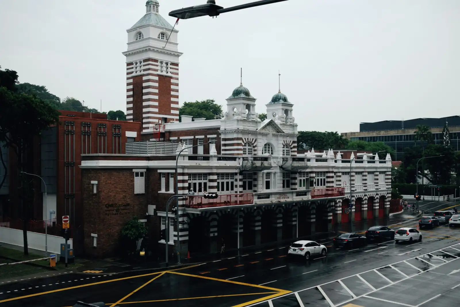 窗帘布艺零售市场新趋势：功能性面料与环保工艺的行业应用解析